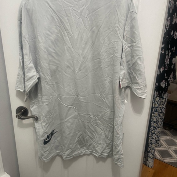 Nike Gray Short Sleeve Tee with Vintage Graphic - Picture 7 of 10